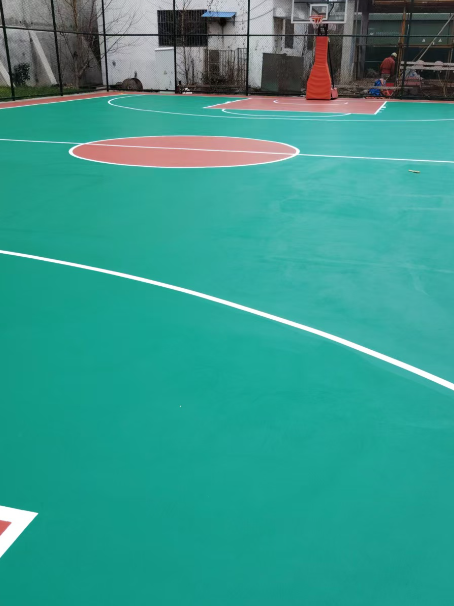四会 球场长期使用易出现地面开裂
